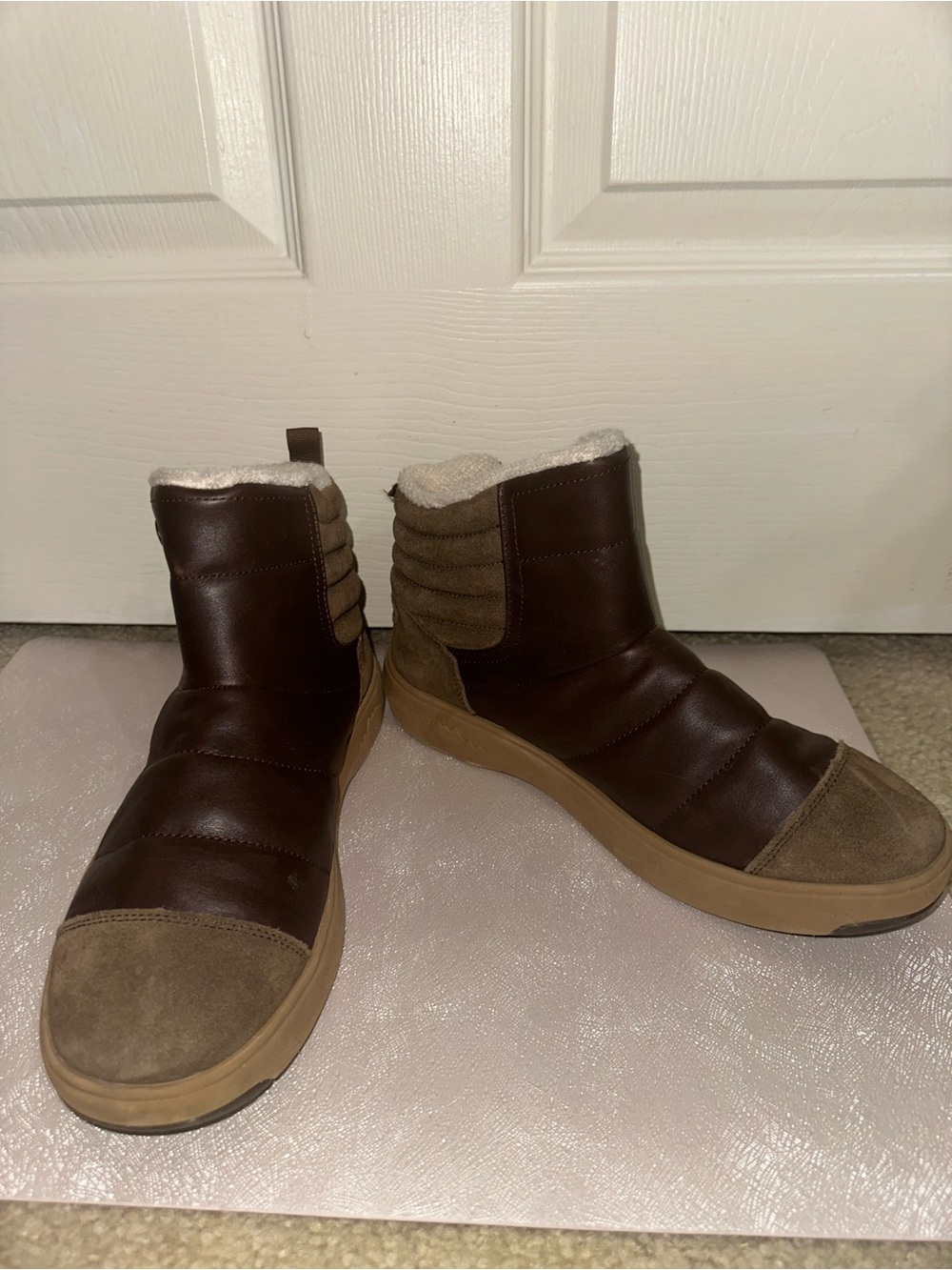 Stio women’s colter boot Brown Leather and Suede Insulated Ankle Boots 9